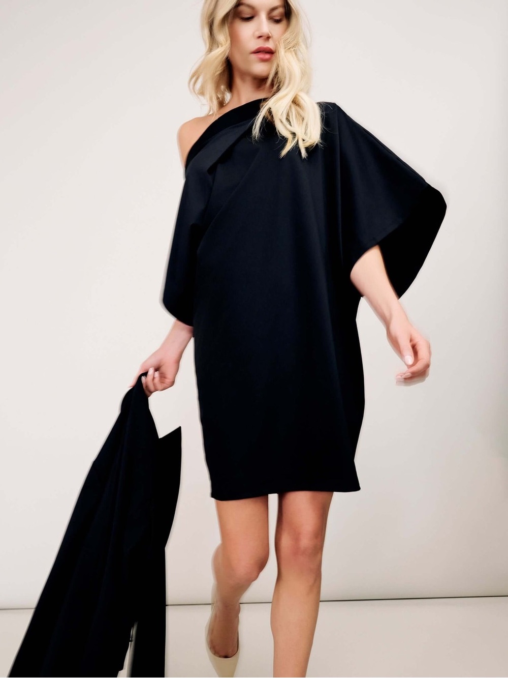 NEW MRS. Momma Bear Modern Muse Dress Asymmetrical Off One-Shoulder Black Small